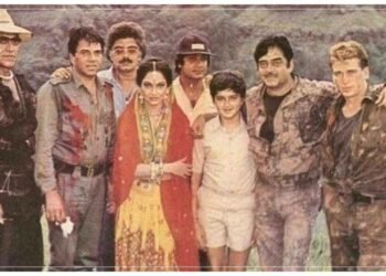 મોટા સુપરસ્ટાર્સ સાથે ફોટામાં દેખાતો નાનો બાળક આજે ચોકલેટી હીરો છે, સ્ટારડમ સામે શાહરૂખ પાછળ રહી ગયો, ઓળખ્યો?