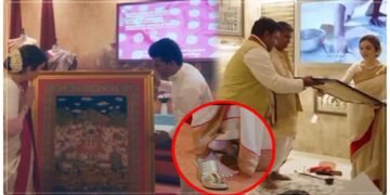 નીતા અંબાણીએ શ્રીનાથજીના પેઇન્ટિંગને સ્પર્શ કરતા પહેલા સેન્ડલ ઉતાર્યાં; Video જોઈ લોકો ભાવુક થયા, ઉચ્ચ સંસ્કારોની કરી રહ્યા છે ખૂબ પ્રશંસા!