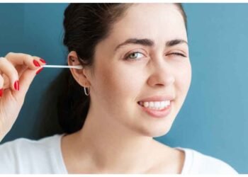 શું તમે પણ કોટન બડ્સથી કાન સાફ કરો છો? જાણો તે કેટલું ‘ખતરનાક’ હોઈ શકે છે