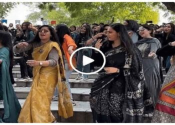 વિદ્યાર્થીઓએ પ્રોફેસર સાથે ડાન્સ કર્યો, તેમની નજર પીળી સાડી મેડમ પર ચોંટી ગઈ..