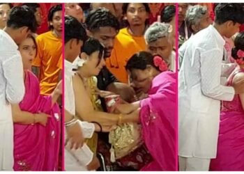 દુર્ગા પંડાલમાં સ્ટેજ પરથી પડી કાજોલ, પુત્ર યુગે માતાને પકડી લીધી, વીડિયો વાયરલ