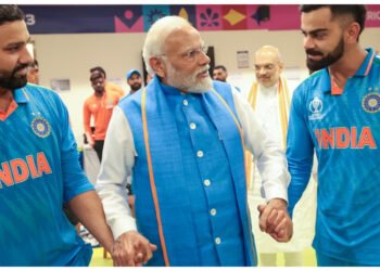 કોહલી-રોહિતનો હાથ પકડ્યો, શમીની પીઠ પર થપ્પડ, પીએમ મોદીએ ભારતીય ટીમને આ રીતે પ્રોત્સાહિત કર્યા